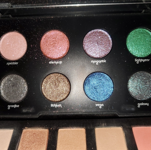 Bundle of SIX Urban Decay Palettes - Picture 6 of 7